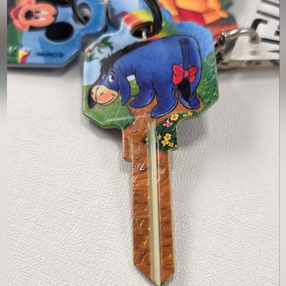 Vintage Guess Keychain & 4 NOS Disney House Key Blanks - Picture 5 of 7